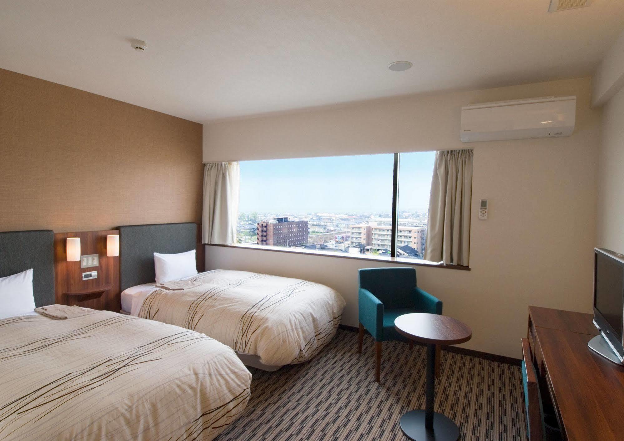 Uozu Manten Hotel Ekimae Екстериор снимка
